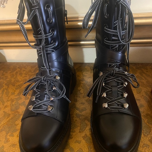 Valentino Garavani Combat boot black, mid calf size 8.5 - Picture 3 of 14